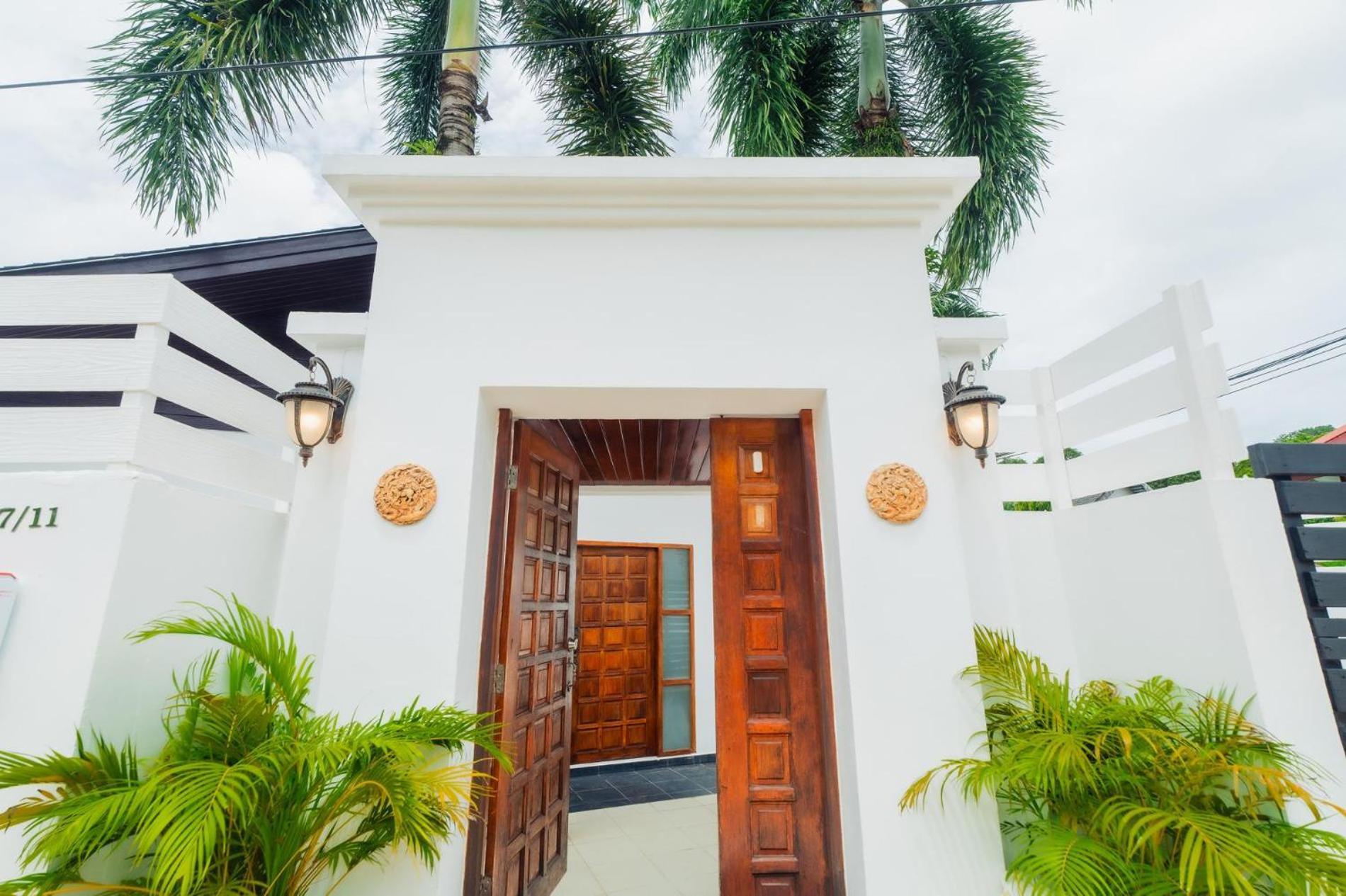 Jasmine Pool Villa In Nai Harn Rawai Exterior photo